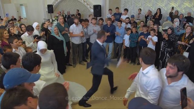 Зажигательная лезгинка на свадьбе! Lezginka-Dance Moscow 10.08.2022 смотреть онлайн