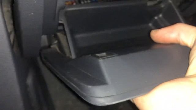 VW Golf Plus fuse box cover смотреть онлайн