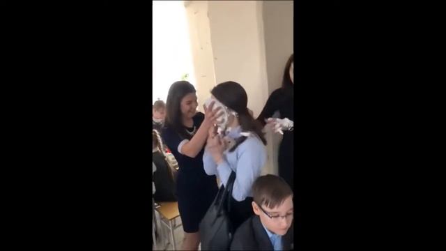 Как не нужно вести себя в школьной столовой смотреть онлайн
