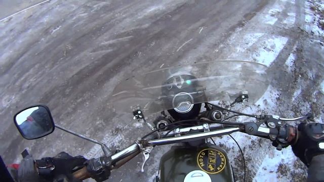 Крещенский продубас на мотоциклах ИЖ. Без поломок и падений не обошлось. смотреть онлайн