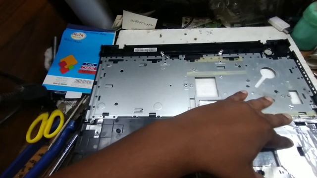 Lenovo G50-70 Palmrest Touchpad & Keyboard Replacement, Disassembly смотреть онлайн
