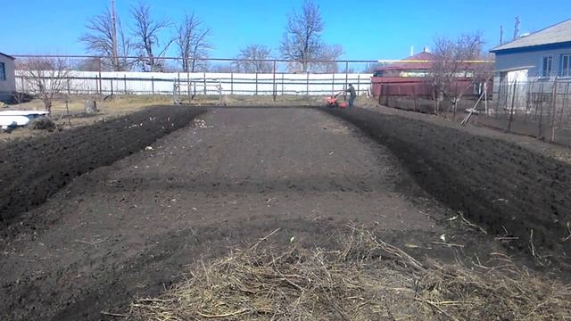 Весенняя вспашка мотоблоком.Патриот Монтана смотреть онлайн