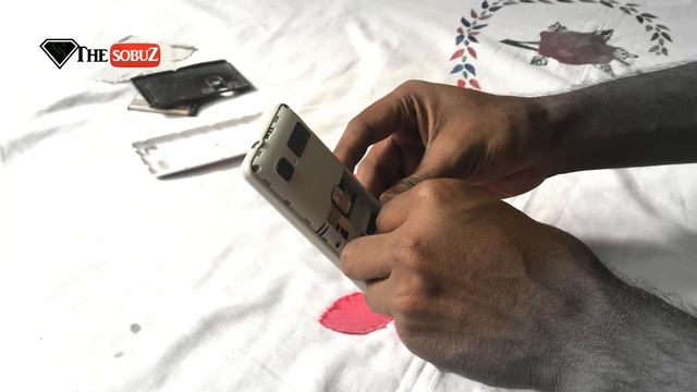 Turning on my 13 years old Mp5 PLAYER & Boom ! смотреть онлайн