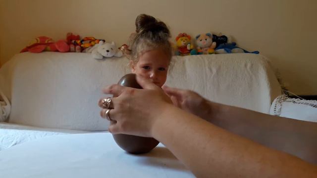 Распаковка БОЛЬШОЙ киндер-сюрприз, KINDER SURPRISE смотреть онлайн