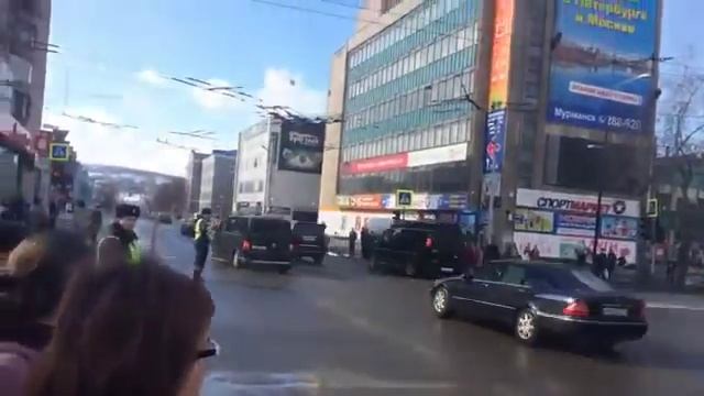 Кортеж Медведева в Мурманске / Pasha Fadeev смотреть онлайн