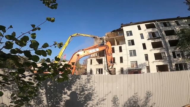 [4К] Снос дома №36 на 2-ой Комсомольской улице смотреть онлайн