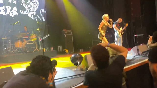 Amyl and the Sniffers - live “Freaks To The Front” @ The Observatory North Park SD, CA 10/9/22 смотреть онлайн