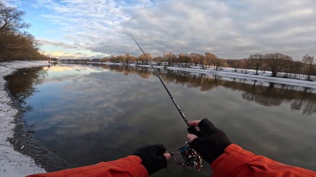 Зимний спиннинг на Москва реке. Две рыбалки. Две локации смотреть онлайн