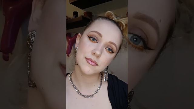 оранжевый макияж глаз яркий макияж #makeup #makeuptutorial #shorts #макияж #яркиймакияж #цветноймак смотреть онлайн