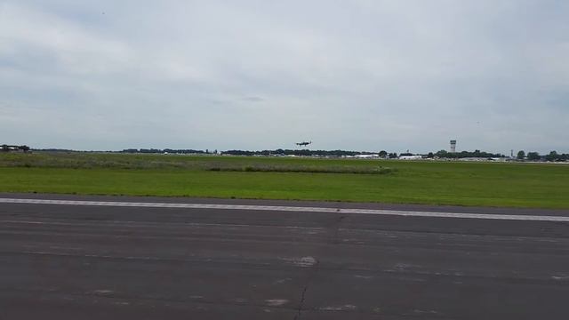Lancaster landing at KOSH смотреть онлайн