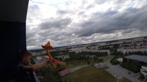 Запускаем пенопластовый самолет планер с 16 этажа GT-Kids Vlad & Max
