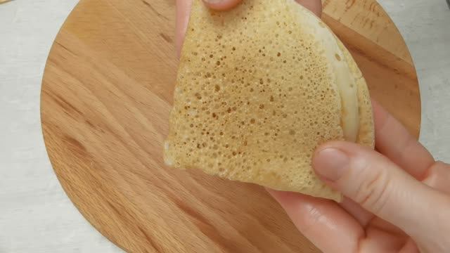 Рецепт блины ажурные. Блинчики на молоке. Масленица смотреть онлайн