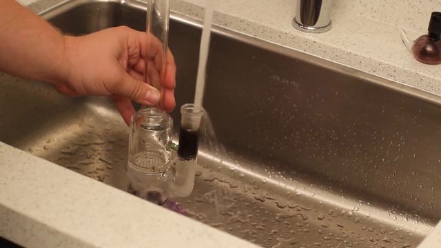 KEEP YOUR BONG CLEAN WHILE YOU SMOKE смотреть онлайн