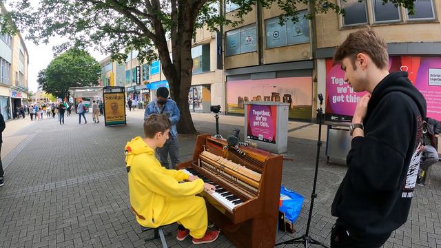 Pikachu Plays Howl's Moving Castle Theme In Public смотреть онлайн