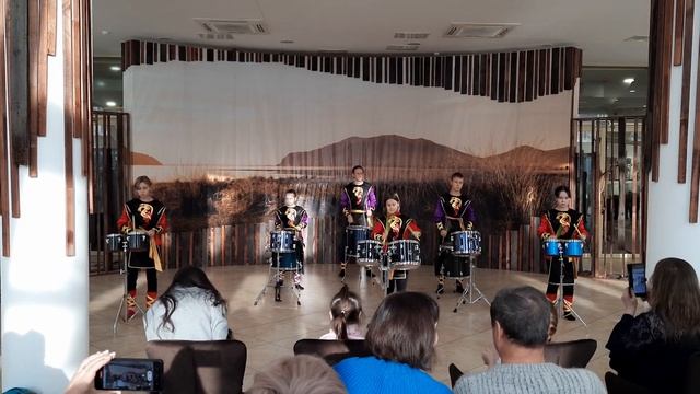 @vikamaslo и ансамбль "Гром и молния" - Японские барабанщики. #барабанщики #барабаны #выступление смотреть онлайн