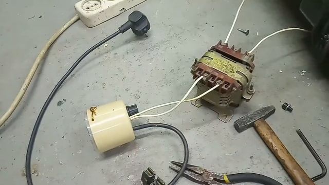 Пенорезка - приспособление для порезки листа пенопласта.