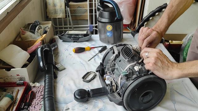 Разборка пылесосов Samsung SC21F, SC21K, SC19F, SC15K смотреть онлайн