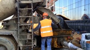 Пример работы стационарного бетононасоса