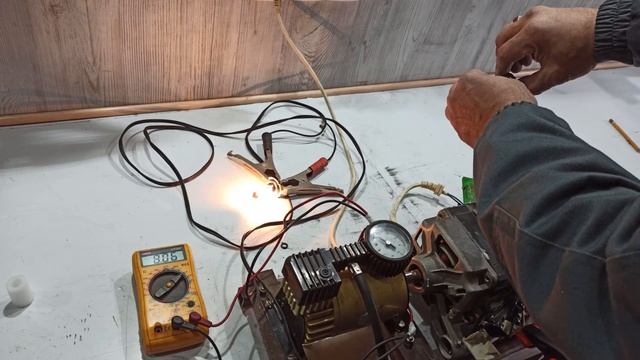 ЗАРЯДНИК-ГЕНЕРАТОР СВОИМИ РУКАМИ! смотреть онлайн