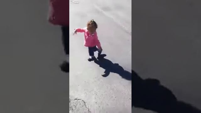 девочка боится тени (своей) смотреть онлайн