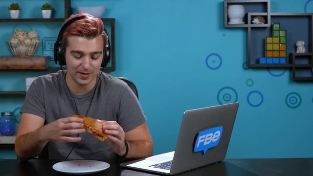 10 People Show Us 10 Different Ways How To Eat Pizza смотреть онлайн