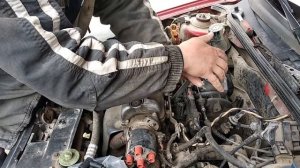 Volkswagen polo замена высоковольтных проводов и свечей.