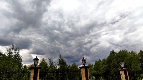 ТУЧИ ЧЕРНЫЕ ,,  ХОДЮТ '' НАД МОСКВОЙ.