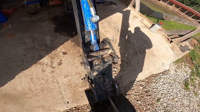 Вытянул игрушкой булыжник! Вода и свет в баню ! [Жизнь в деревне] смотреть онлайн