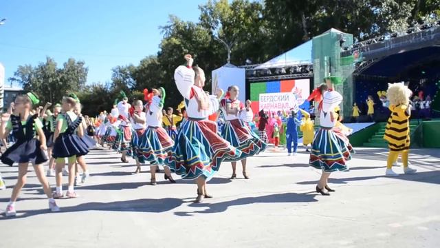 300-летие Бердска: самолет, мэр-дирижер, поздравления смотреть онлайн