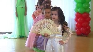 Танец с веером. Выпускной бал в детском саду.