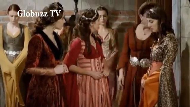 С кинжалом в руках, Хюррем идет к Валиде   Хюррем угрожает Валиде 39