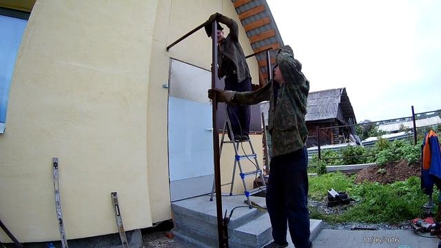 входная группа со двора