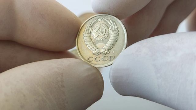 Среди них оказались 3 монеты СССР. смотреть онлайн