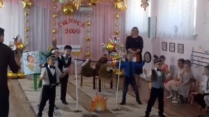 Танец первобытных людей. Выпускной утренник, группа «Солнышко»