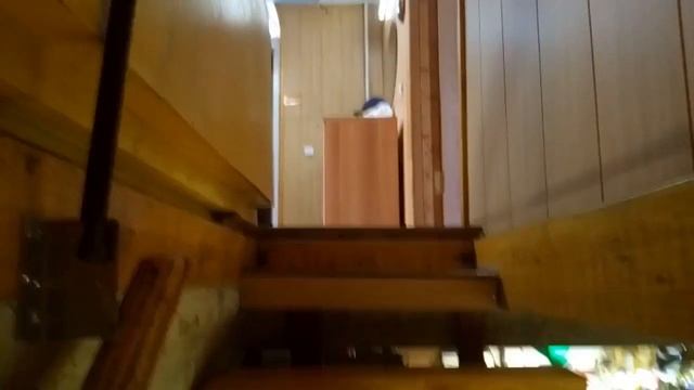 Установка пневматического упора на люк в цокольный этаж смотреть онлайн