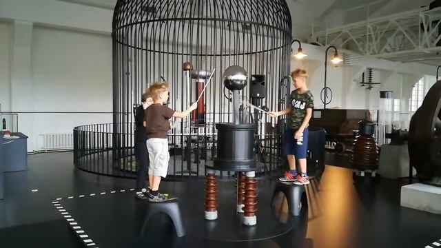 Статическое электричество и волосы. Продолжение. смотреть онлайн