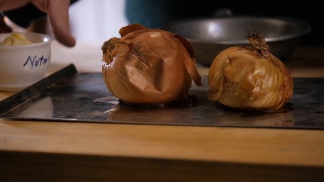 We Promise, This is Delicious - Simple, Roasted Onions From 1808 смотреть онлайн