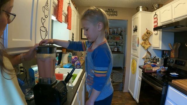 ?WHOSE COOKING WITH GRANDMA? смотреть онлайн