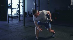 Тяга одной гантели в сплит позиции/ Split stance DB row
