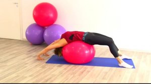 Как избавиться от боли в спине при помощи фитбола?