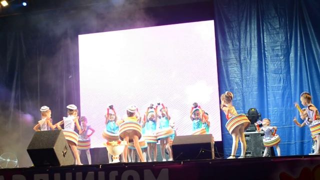 "Сладкоежки"-хореографическая студия "Талант".Империя танца.День Шахтёра 2016 г. смотреть онлайн