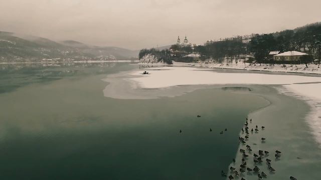 Drone flying very low to the water.Christmas magic in Abrau Durso, Novorossiysk, Russia. смотреть онлайн