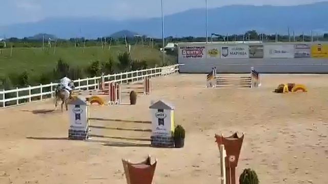 Заместник-областният управител Свилен Иванов участва в държавното първенство по конен спорт смотреть онлайн