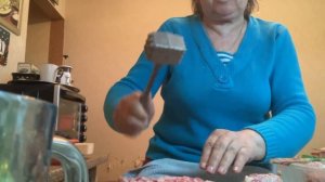 Как я отбиваю куриные шейки , чтобы покормить уличных котиков