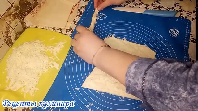 ЗАКУСКА "СЫРНЫЕ ПАЛОЧКИ ИЗ СЛОЕНОГО ТЕСТА" Разлетается первая со стола!Сырные,ароматные с чесночком смотреть онлайн