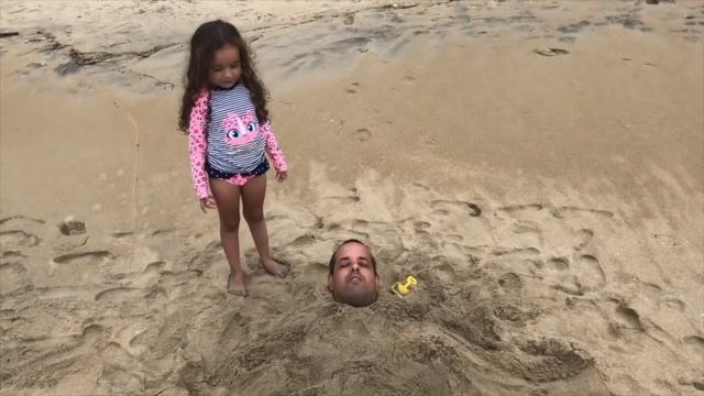 TEM UM TUBARÃO NA MINHA PRAIA смотреть онлайн