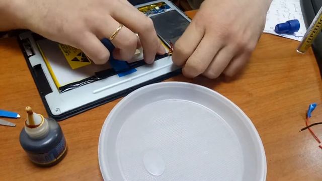Собираем планшет на синюю изоленту!!! (батарея Ipad своими руками) Ты будешь в шоке!!! смотреть онлайн