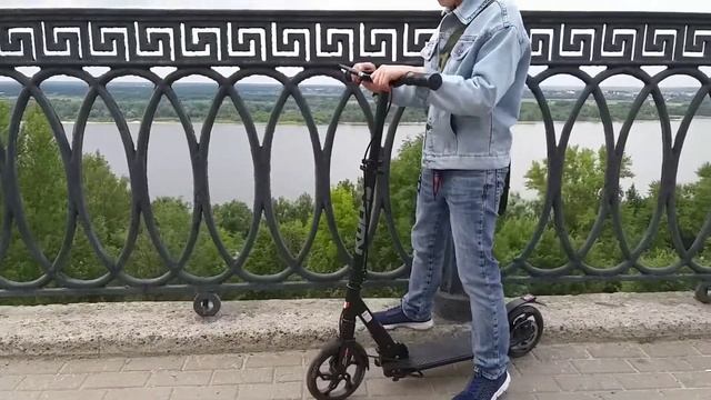 Как выбрать крутой самокат? Обзор и тест-драйв двухколесного "зверя". смотреть онлайн