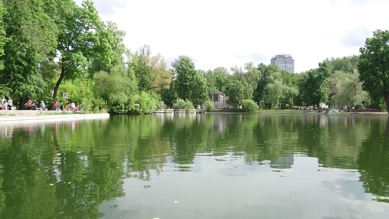 Пруд в парке Горького