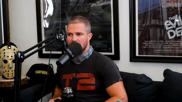 Was STEPHEN AMELL Really Asked to Come Back to Arrow?!? #insideofyou #stephenamell смотреть онлайн